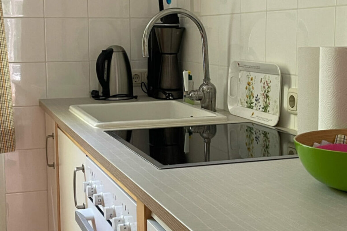 Kleine Ferienwohnung – Küchenzeile